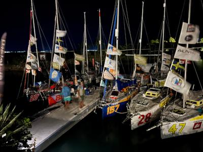 ¡McIntyre Mini Globe Leg 2. De momento, todo va bien. 12.000 millas navegadas, 16.000 millas por recorrer y el Océano Antártico por cruzar. ¡McIntyre Mini Globe Leg 2. De momento, todo va bien. 12.000 millas navegadas, 16.000 millas por recorrer y el Océano Antártico por cruzar.