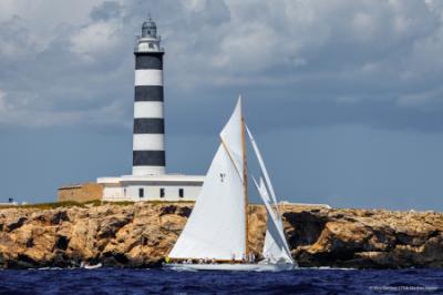 Las damas del mar cierran su desfile en Mahón