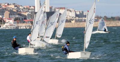 Alejandro Alonso de Baiona y Alma Chamorro de Canido, vencedores del Campeonato Gallego de Optimist celebrado en La Coruña Alejandro Alonso de Baiona y Alma Chamorro de Canido, vencedores del Campeonato Gallego de Optimist celebrado en La Coruña