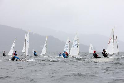 Alejandro Valero, líder provisional del Meeting Internacional Cidade de Vigo, con una sola prueba para la mitad de la flota Alejandro Valero, líder provisional del Meeting Internacional Cidade de Vigo, con una sola prueba para la mitad de la flota