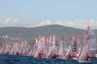 El campeón europeo lidera la clase 29er en el VI Velanium Trophy y los españoles Mir y Torner, la 420