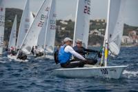 El italiano Lorenzo Carretelli (ILCA7) y Miriam Carles Tolra (ILCA6) lideran la primera jornada del master