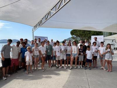 El RCM de Santander copa el Campeonato de Cantabria por equipos de Optimist en Laredo