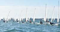 El viento anima el arranque de la 21ª Regata de Año Nuevo, Memorial Kim Lytghoe en la bahía gaditana