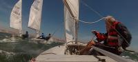En una durísima jornada, con viento de 22 nudos, el Chiqui IV se hizo con la única prueba del trofeo Cantabria Liberal de Snipe 
