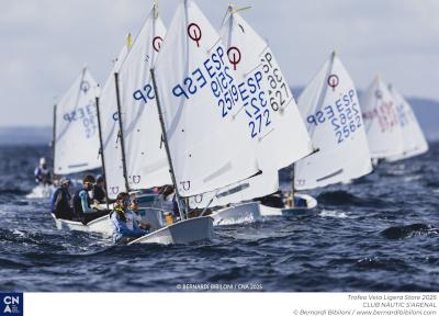 Fin de semana de compañerismo, optimist y regatas  en el Trofeo Vela Ligera Store del CN Arenal