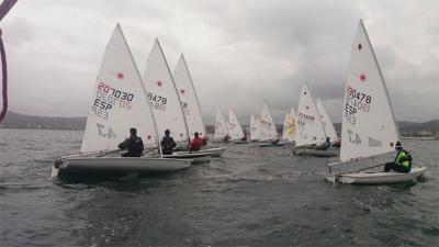 Galicia. Rafa Campelo en standard, Roberto Bermudez de Castro en radial y Jorge Tábara en 4,7 vencedores de la regata clasificatoria de laser Galicia. Rafa Campelo en standard, Roberto Bermudez de Castro en radial y Jorge Tábara en 4,7 vencedores de la regata clasificatoria de laser