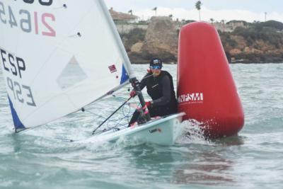 Los regatistas del CN Sevilla y el RCN de La Línea ganan los campeonatos autonómicos de ILCA 6 después de seis pruebas