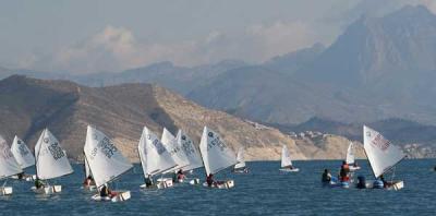 Lucía Albelda, del RCN Calpe, campeona autonómica femenina de Óptimist, empatada con Mara García, del RCN Torrevieja Lucía Albelda, del RCN Calpe, campeona autonómica femenina de Óptimist, empatada con Mara García, del RCN Torrevieja