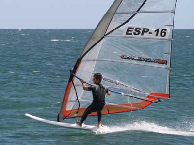 Pablo Ania, del CW Burriana, revalida su título como campeón de la Copa de España de Fórmula Windsurfing Pablo Ania, del CW Burriana, revalida su título como campeón de la Copa de España de Fórmula Windsurfing